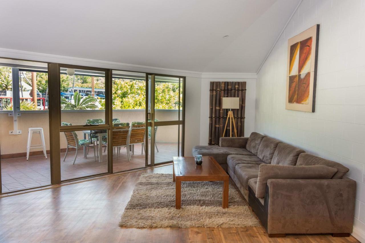 Colonial Court Beachfront &