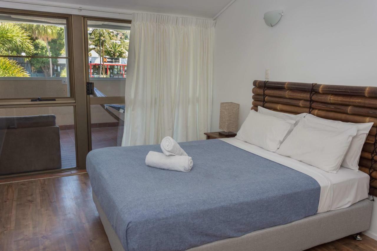 Motel Colonial Court Beachfront &