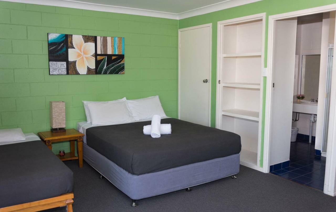 Colonial Court Beachfront & 3*